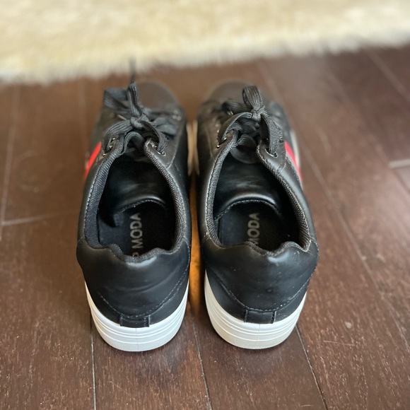 Amazing condition black chunky shoes sneakers with red strip. Size 9 - Picture 12 of 13
